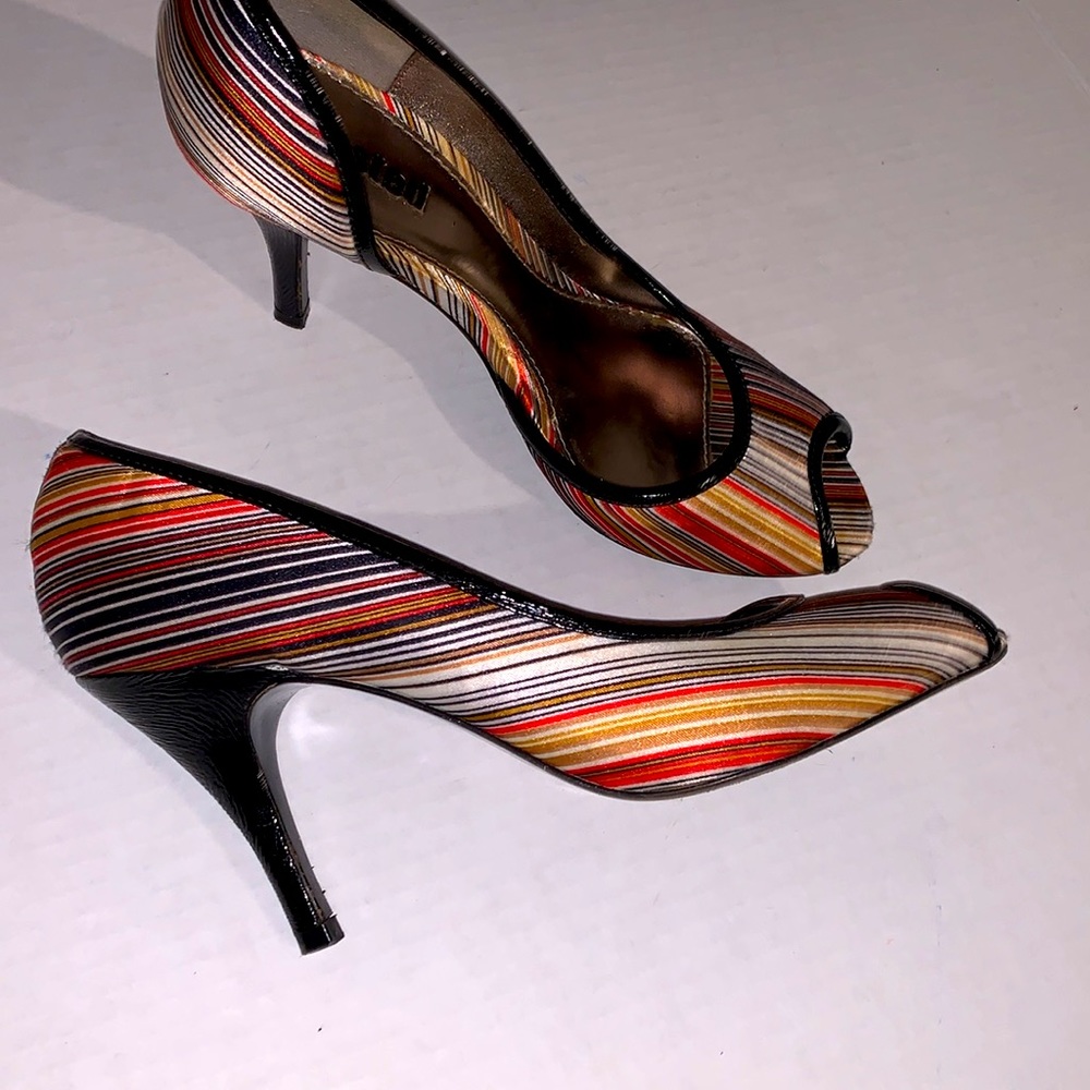 Unlisted Side Cutout Striped heals - Picture 7 of 13